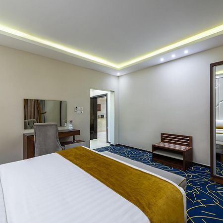 The Palace Hotel Suites คามิสมูชาอิท ภายนอก รูปภาพ