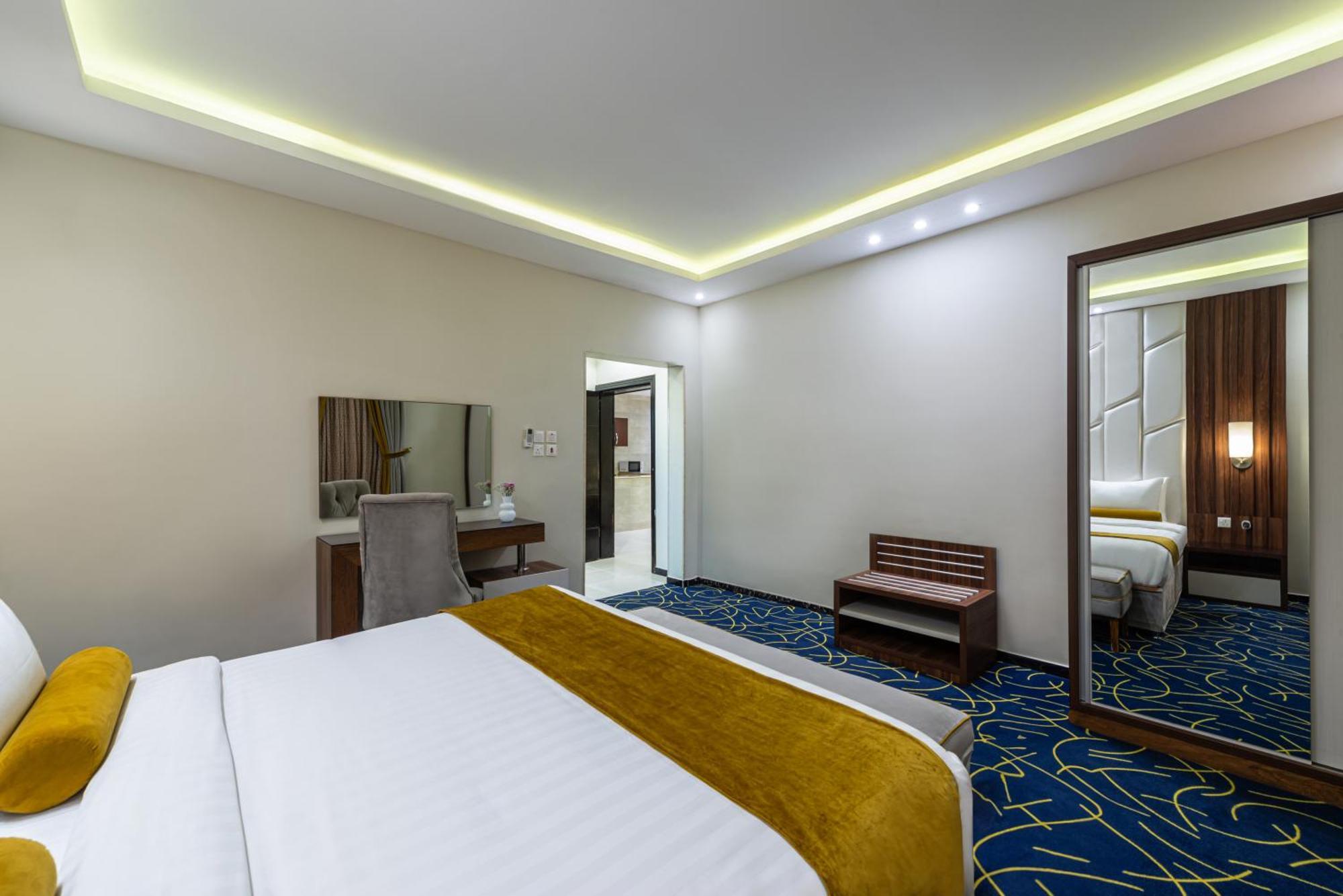 The Palace Hotel Suites คามิสมูชาอิท ภายนอก รูปภาพ