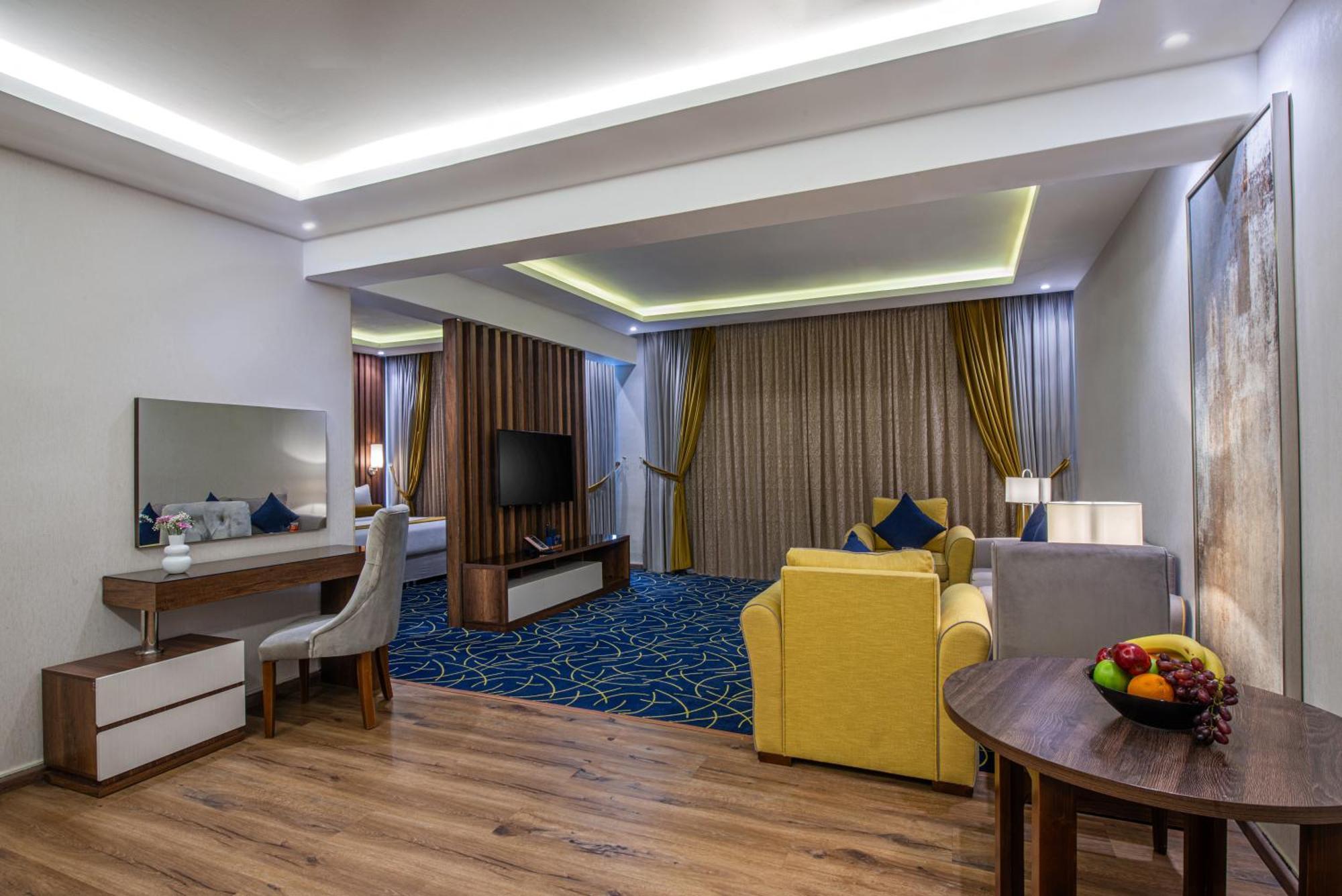 The Palace Hotel Suites คามิสมูชาอิท ภายนอก รูปภาพ