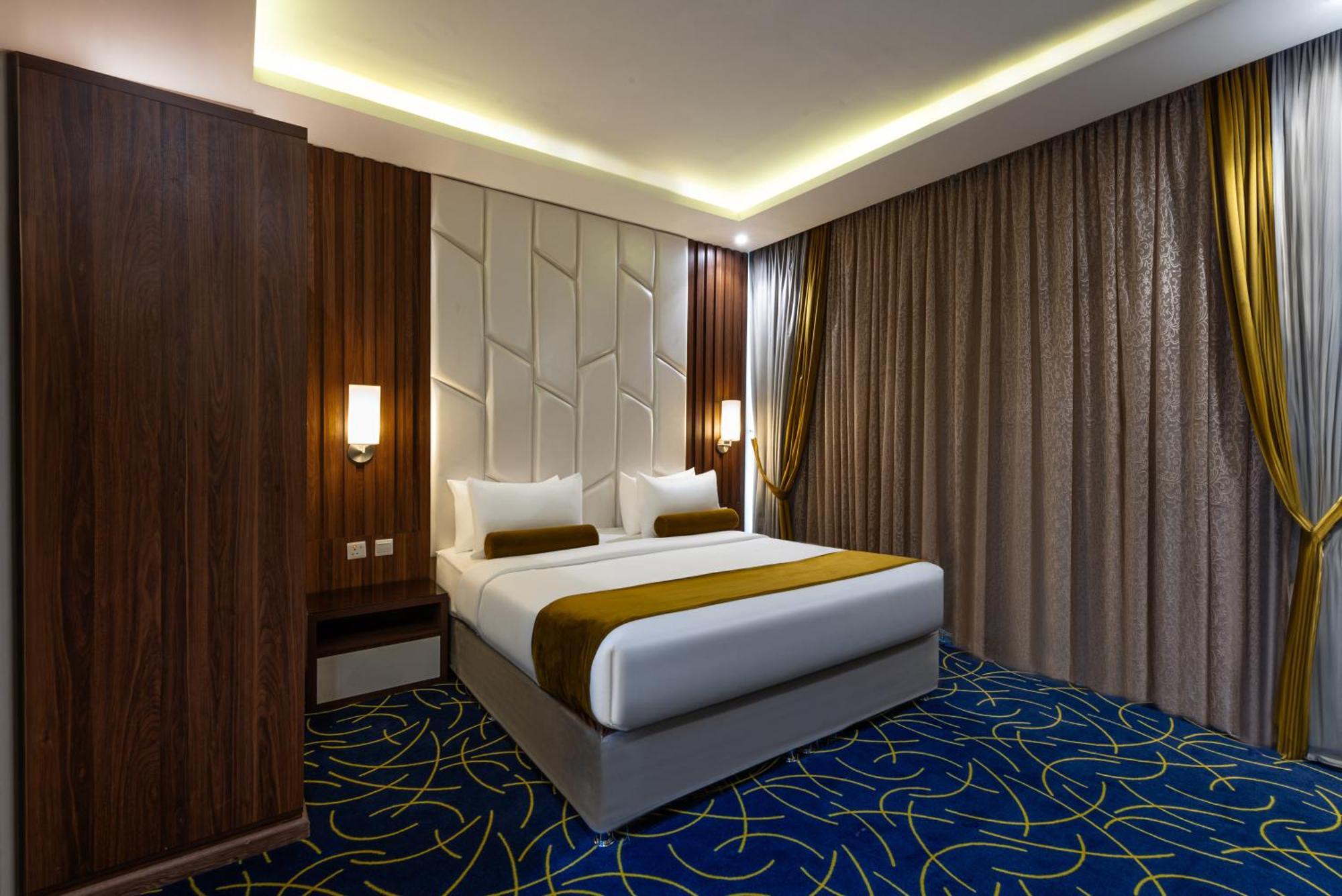 The Palace Hotel Suites คามิสมูชาอิท ภายนอก รูปภาพ