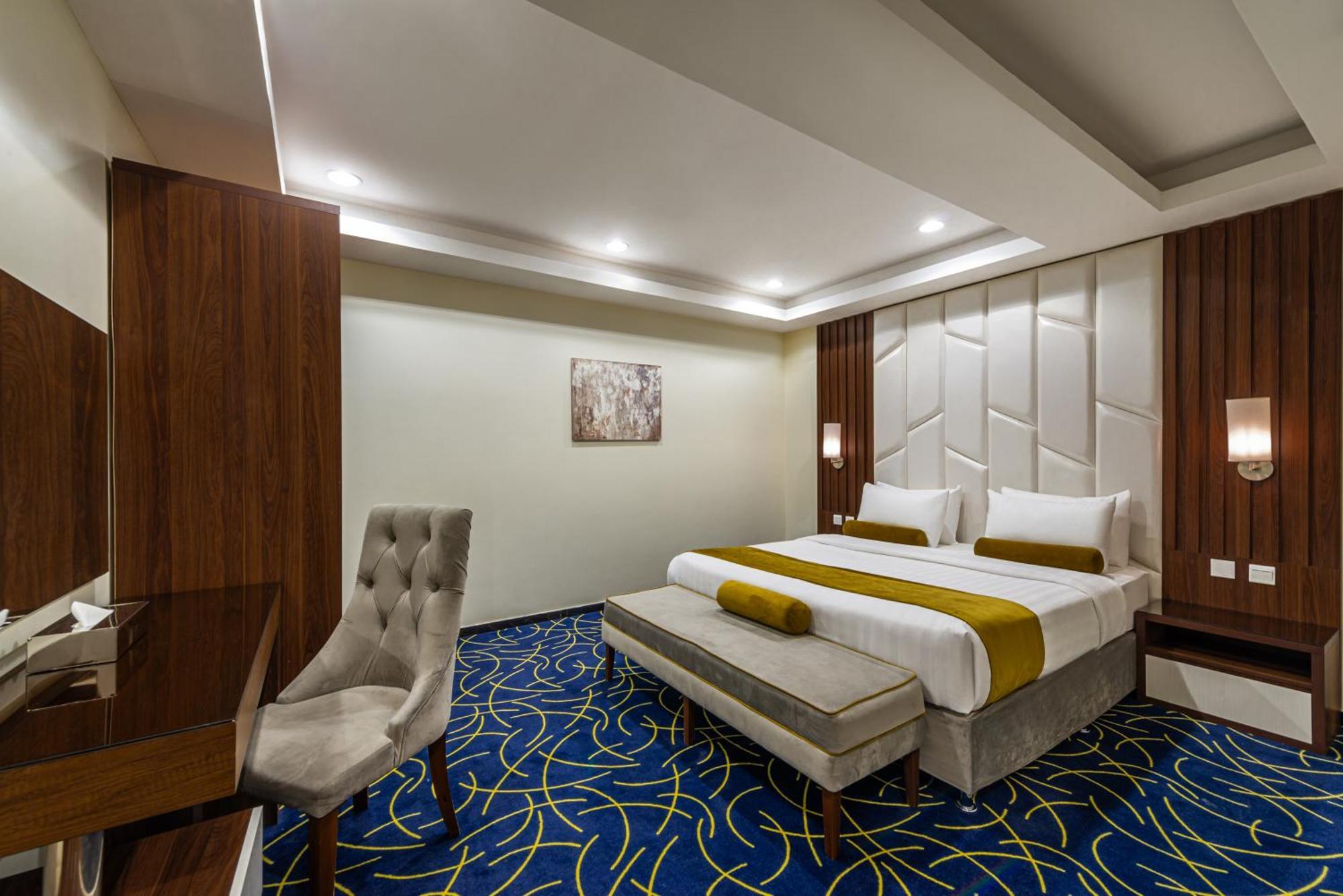 The Palace Hotel Suites คามิสมูชาอิท ภายนอก รูปภาพ
