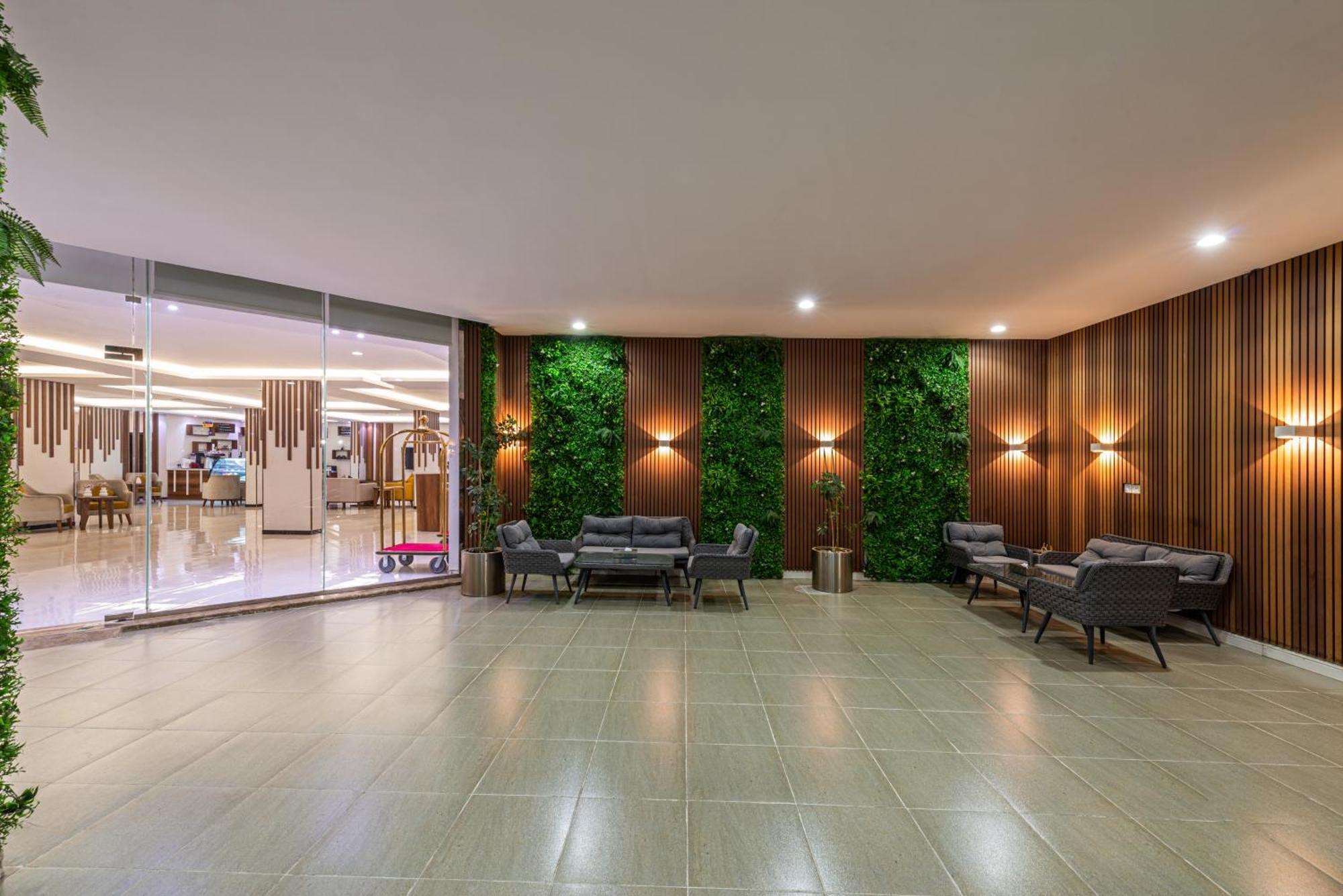 The Palace Hotel Suites คามิสมูชาอิท ภายนอก รูปภาพ